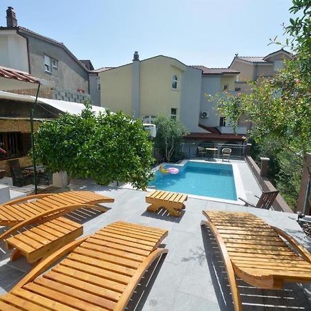 Villa Vlade- From The Heated Pool To The Beach In 1 Minute Jesenice  Zewnętrze zdjęcie