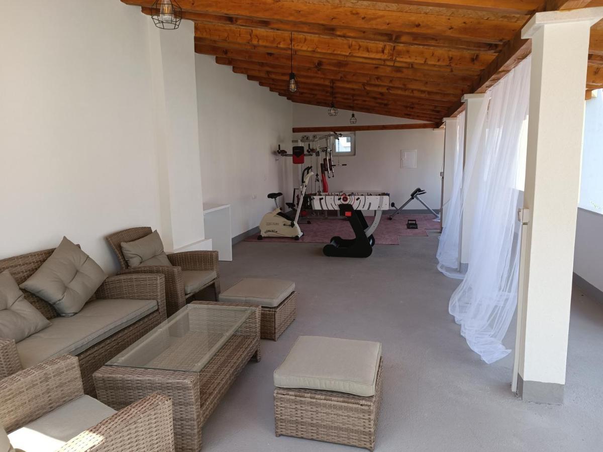 Villa Vlade- From The Heated Pool To The Beach In 1 Minute Jesenice  Zewnętrze zdjęcie