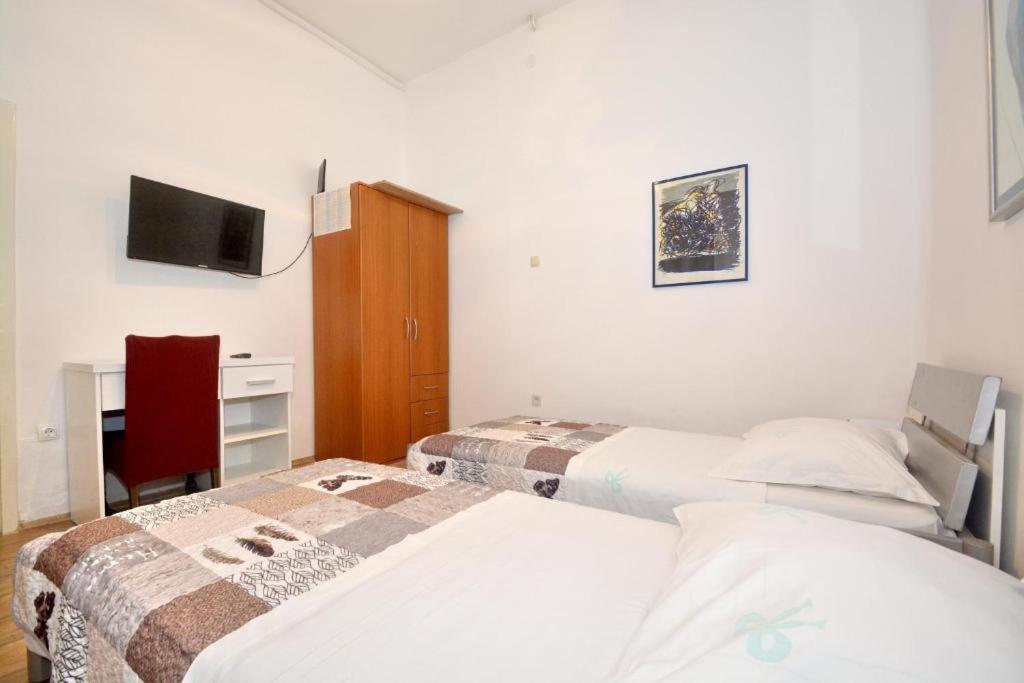 Villa Vlade- From The Heated Pool To The Beach In 1 Minute Jesenice  Zewnętrze zdjęcie