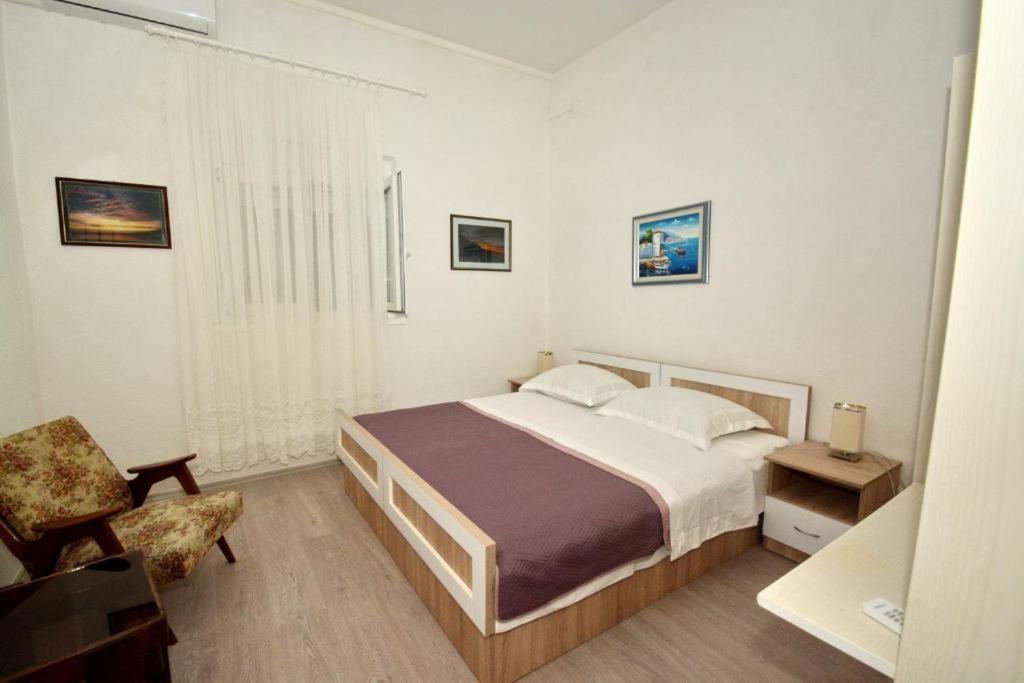 Villa Vlade- From The Heated Pool To The Beach In 1 Minute Jesenice  Zewnętrze zdjęcie