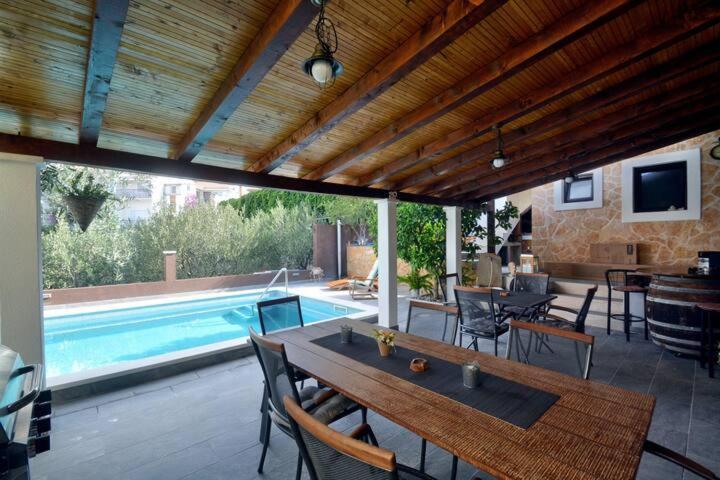 Villa Vlade- From The Heated Pool To The Beach In 1 Minute Jesenice  Zewnętrze zdjęcie
