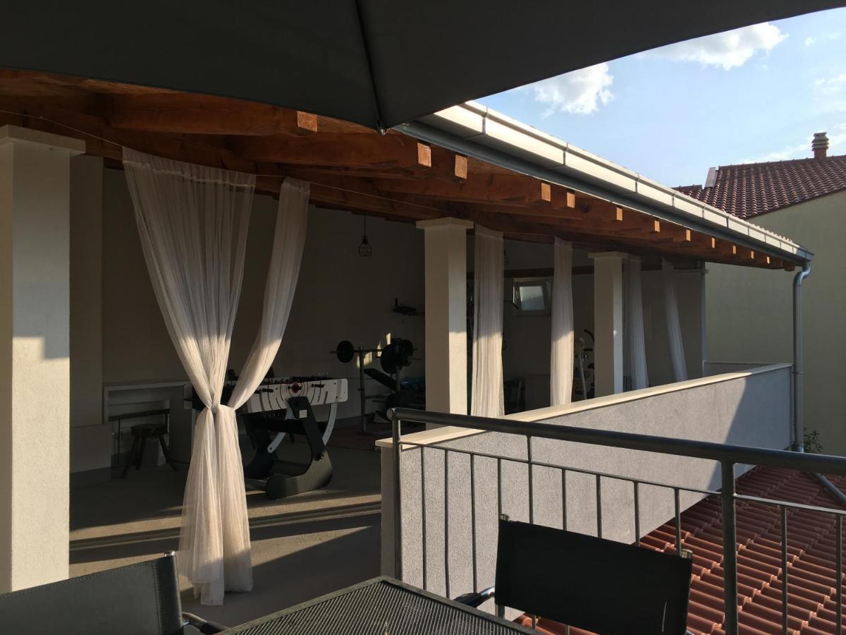 Villa Vlade- From The Heated Pool To The Beach In 1 Minute Jesenice  Zewnętrze zdjęcie